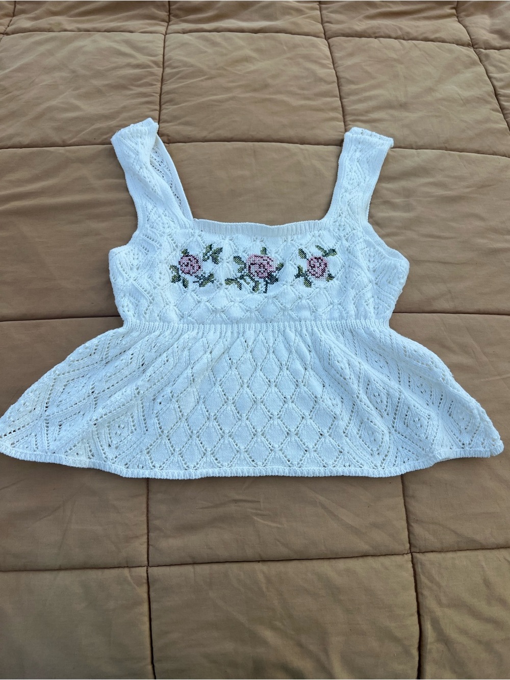 White Crocheted Loose Knit Peplum Tank With Embroidered Flowers Size M Fairycore